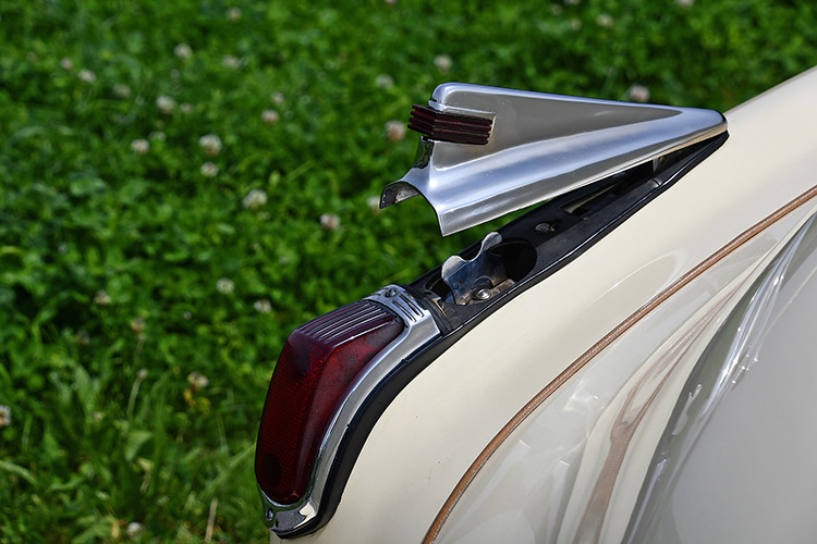 Cadillac Series 62 Convertible Coupe_53.JPG